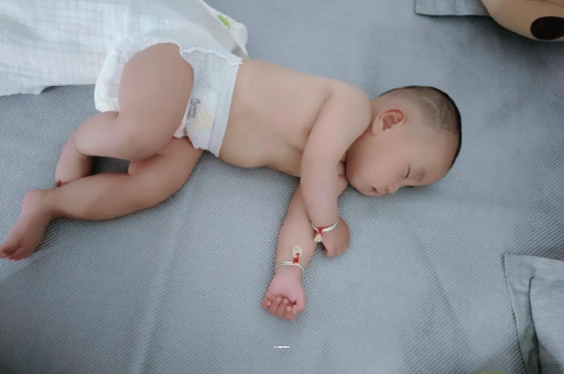 惠东宝宝积食发烧怎么处理
